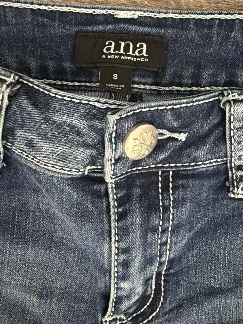 a.n.a Women's Denim Bermuda Shorts Size 8 Stars & Stripes Embroidered Pockets - Picture 3 of 3